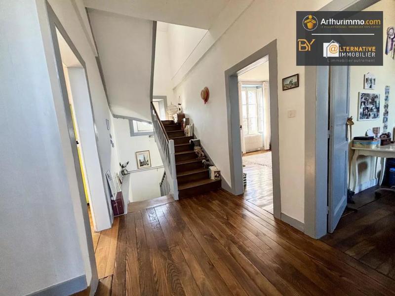 Maison - 228 m² - 7 pièces