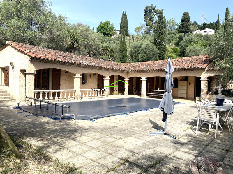 Propriété - 349 m² - 12 pièces