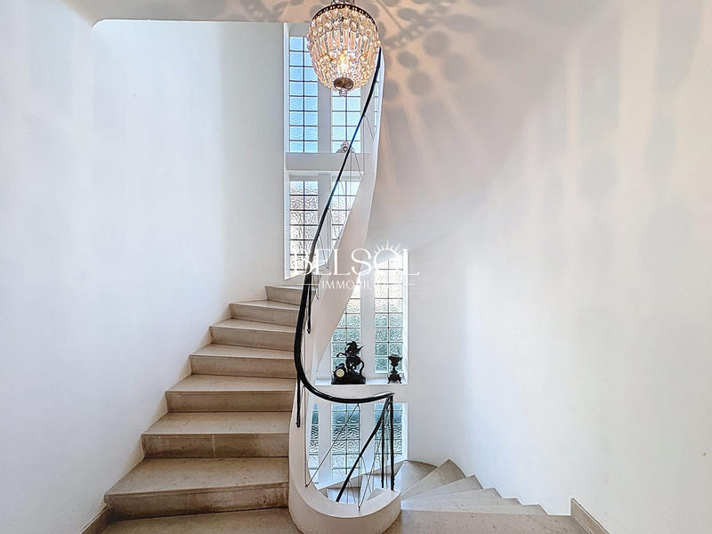 Villa - 220 m² - 5 pièces