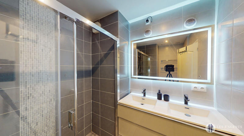 Appartement - 94 m² - 5 pièces