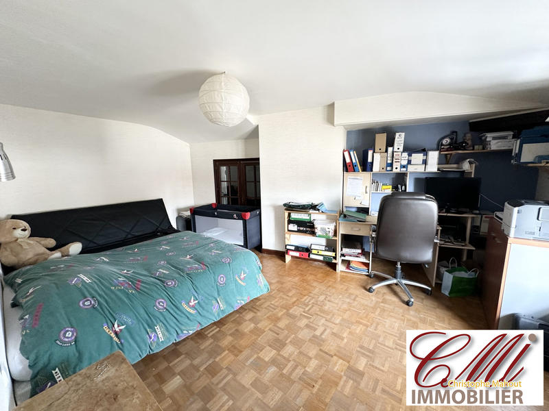 Maison - 220 m² - 9 pièces