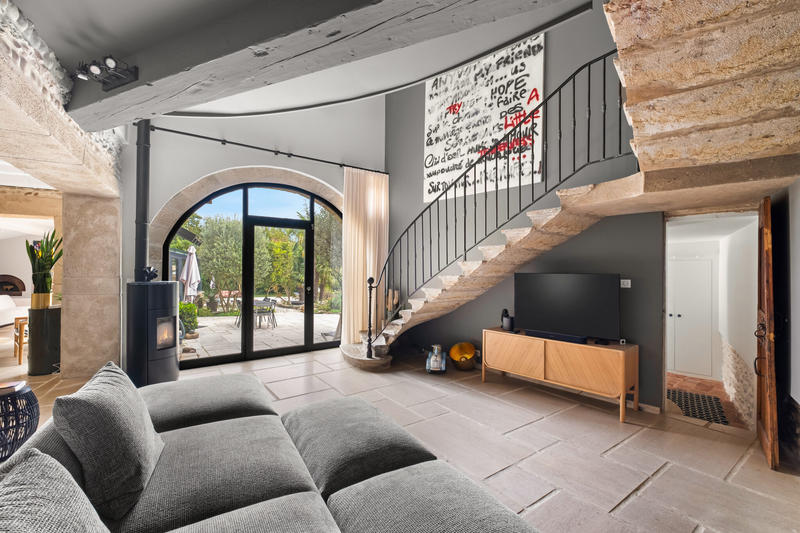 Maison - 270 m² - 8 pièces