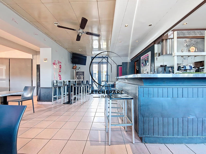 Maison - 218 m² - 7 pièces