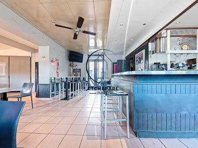 Maison - 218 m² - 7 pièces