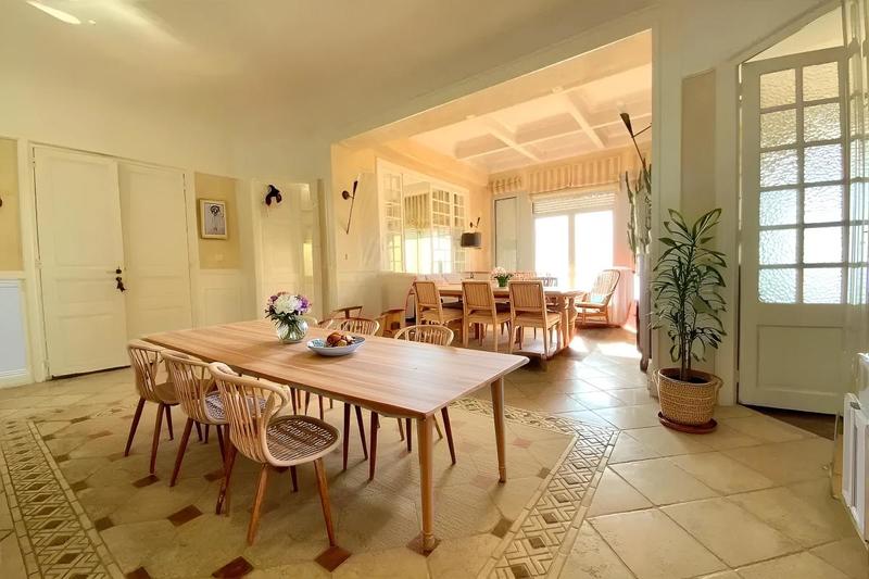 Demeure - 265 m² - 10 pièces