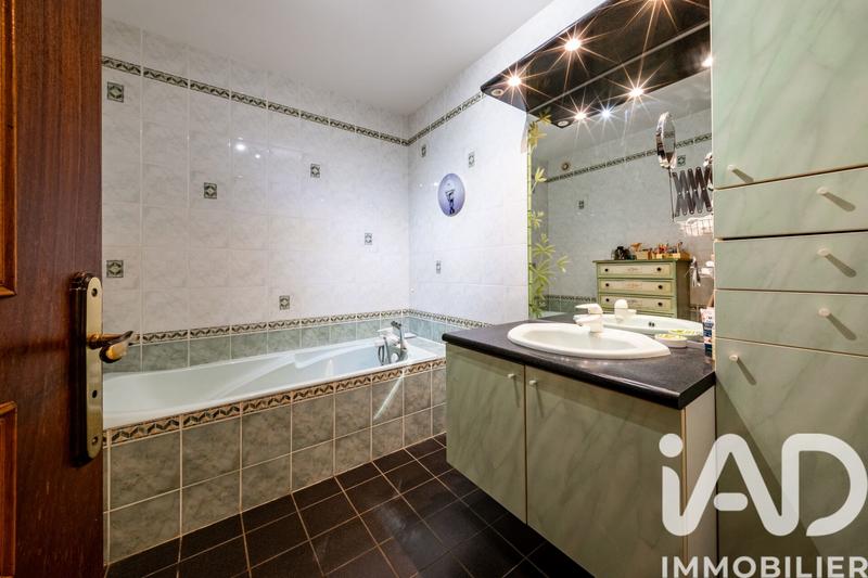 Maison - 265 m² - 9 pièces