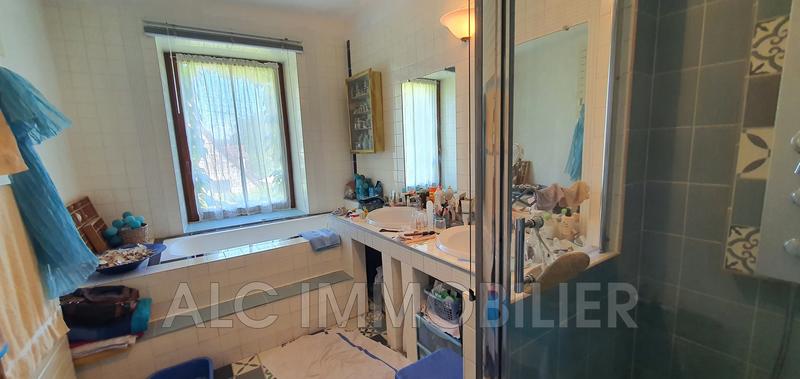 Maison - 250 m² - 9 pièces