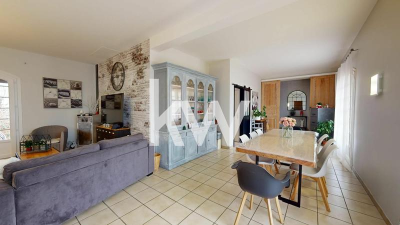 Maison - 214 m² - 9 pièces