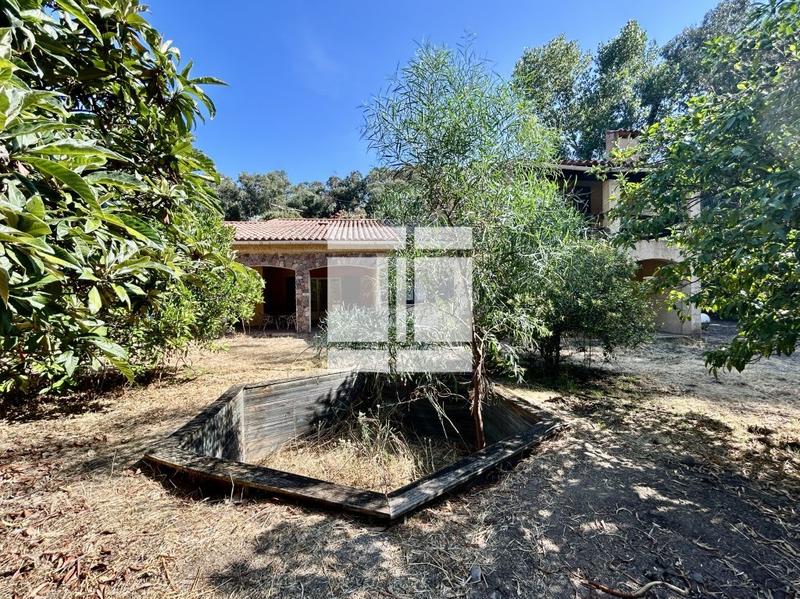 Maison - 260 m² - 9 pièces