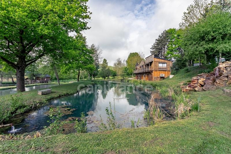 Propriété - 4 000 m² - 30 pièces