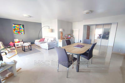 Appartement - 90 m² - 4 pièces