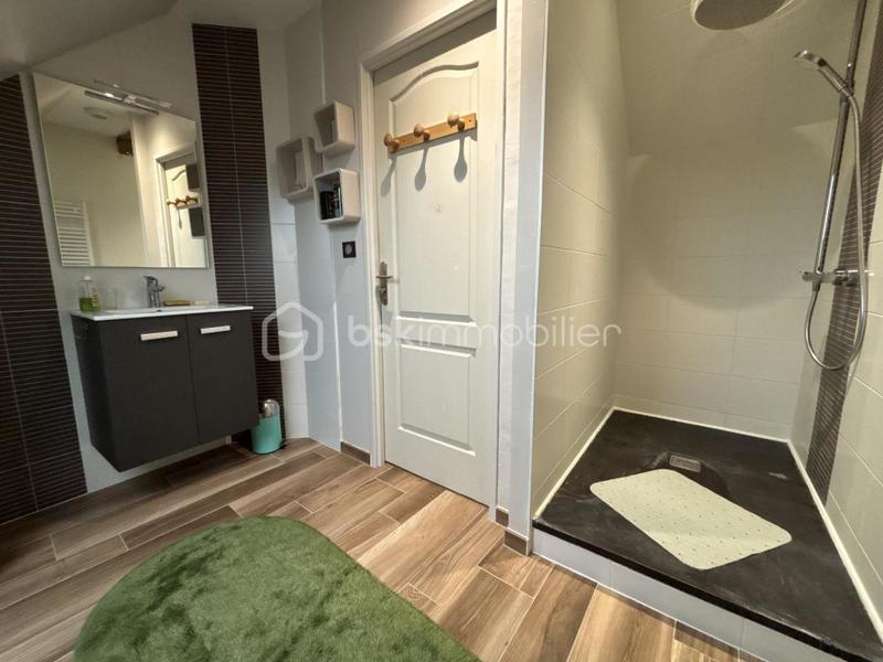 Demeure - 250 m² - 11 pièces