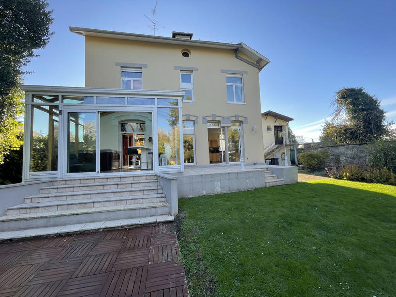 Maison - 337 m² - 10 pièces