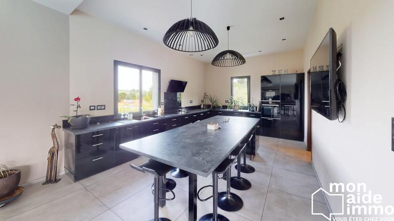 Maison contemporaine - 392 m² - 9 pièces