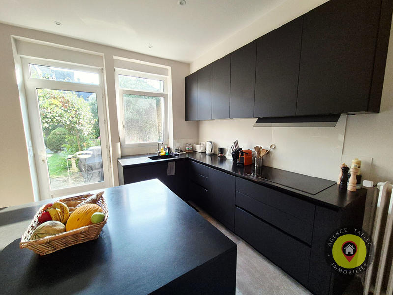 Maison - 484 m² - 11 pièces