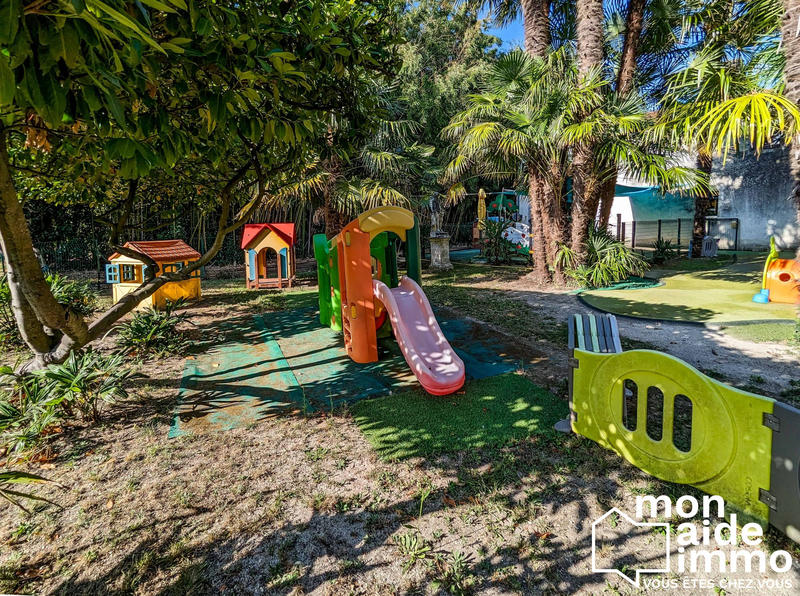 Local d'activités - 280 m² - 15 pièces