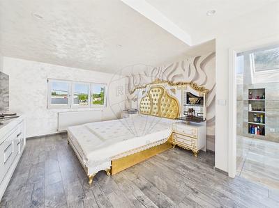 Maison - 255 m² - 6 pièces