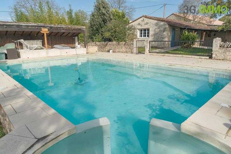 Maison en pierre - 210 m² - 11 pièces