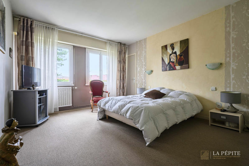 Maison - 288 m² - 8 pièces