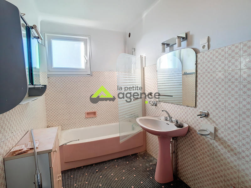 Maison - 231 m² - 8 pièces