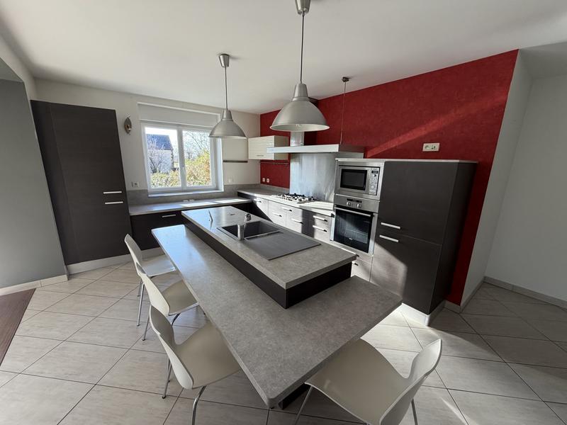 Maison - 210 m² - 6 pièces