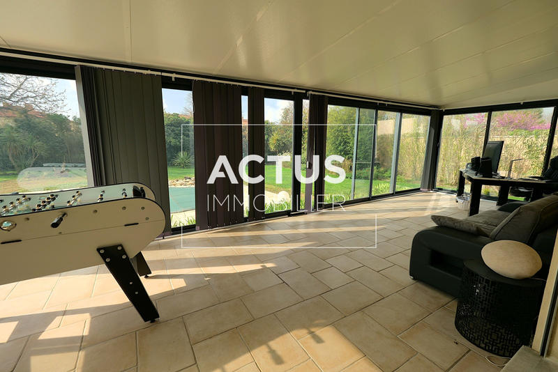 Maison - 196 m² - 7 pièces