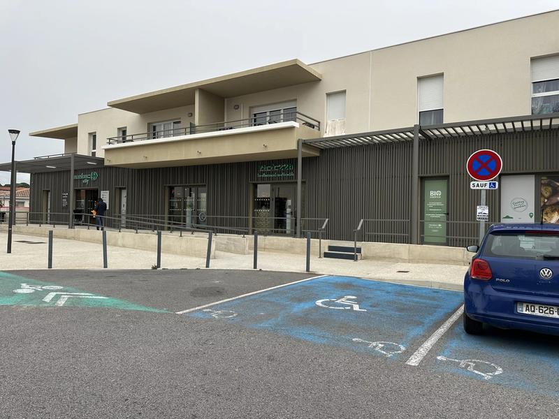 Local commercial - 142 m² - 1 pièce