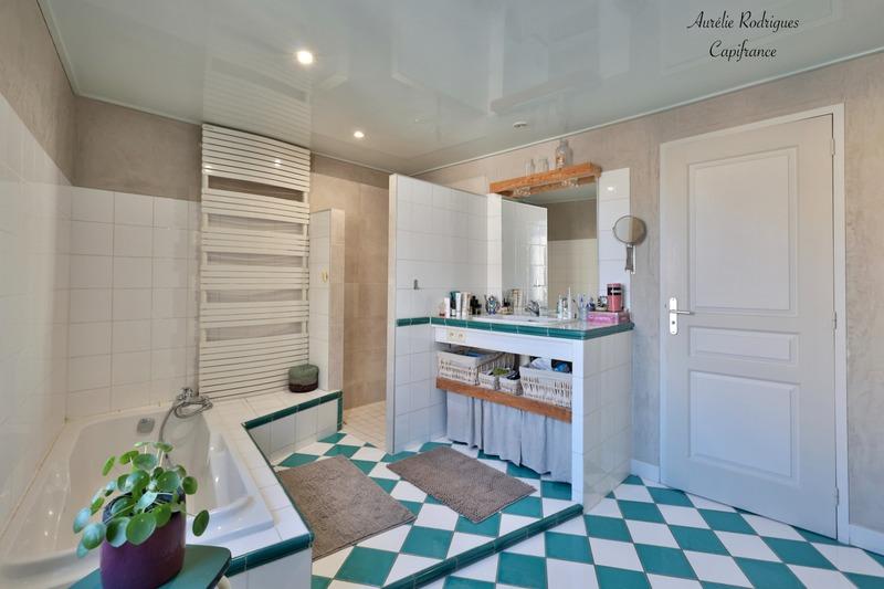 Maison - 216 m² - 6 pièces