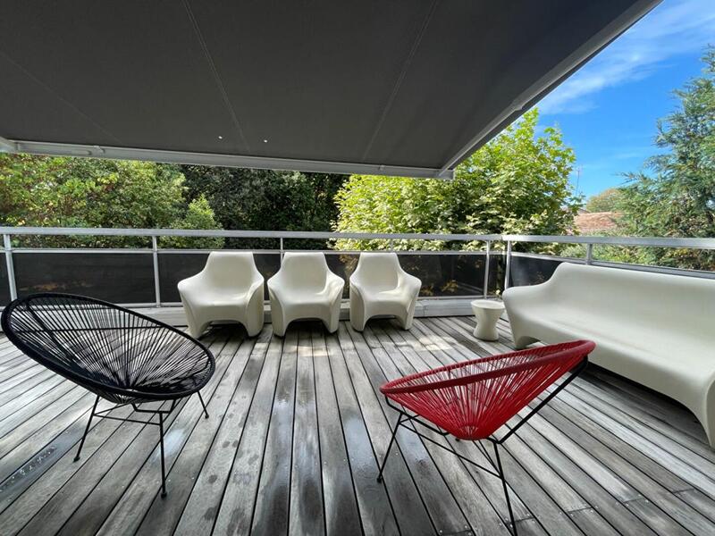 Maison - 238 m² - 6 pièces