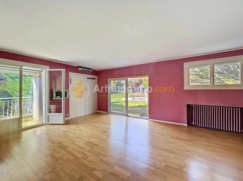 Maison - 285 m² - 8 pièces