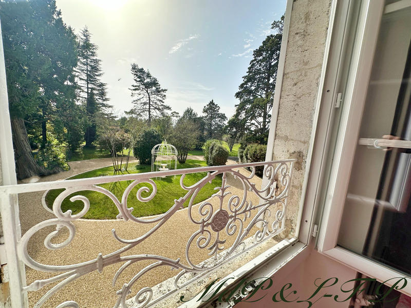 Maison - 345 m² - 8 pièces