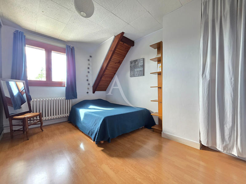 Maison - 225 m² - 8 pièces