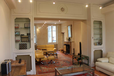 Propriété - 1 200 m² - 20 pièces