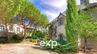 Maison - 242 m² - 7 pièces