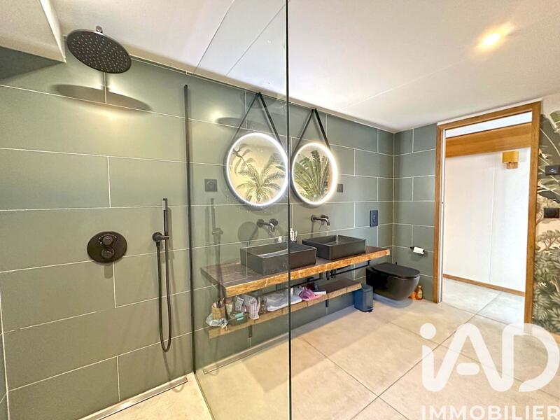 Appartement - 200 m² - 7 pièces