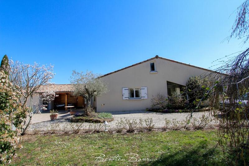 Maison - 161 m² - 9 pièces