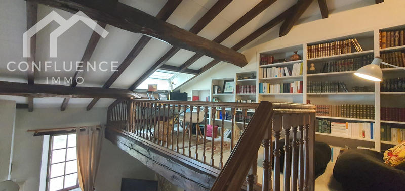 Maison - 270 m² - 9 pièces