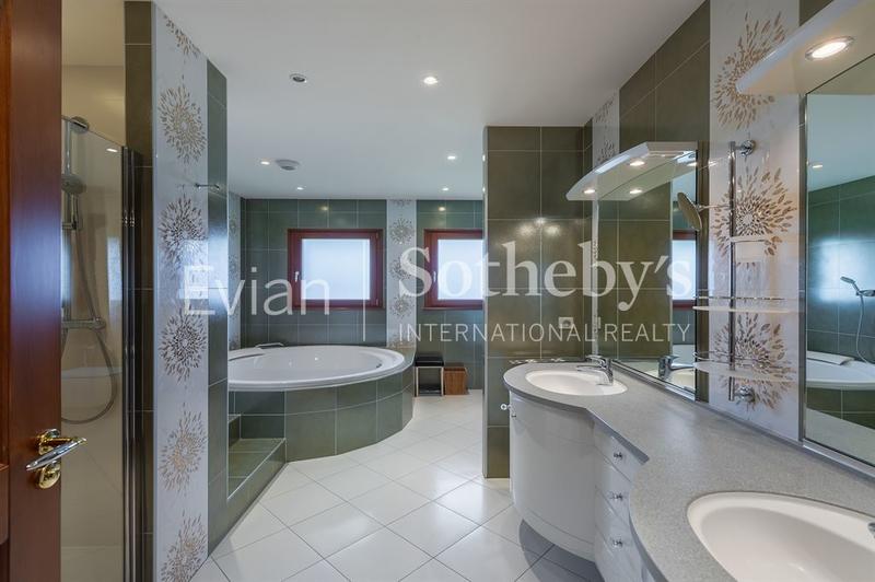 Maison - 480 m² - 7 pièces