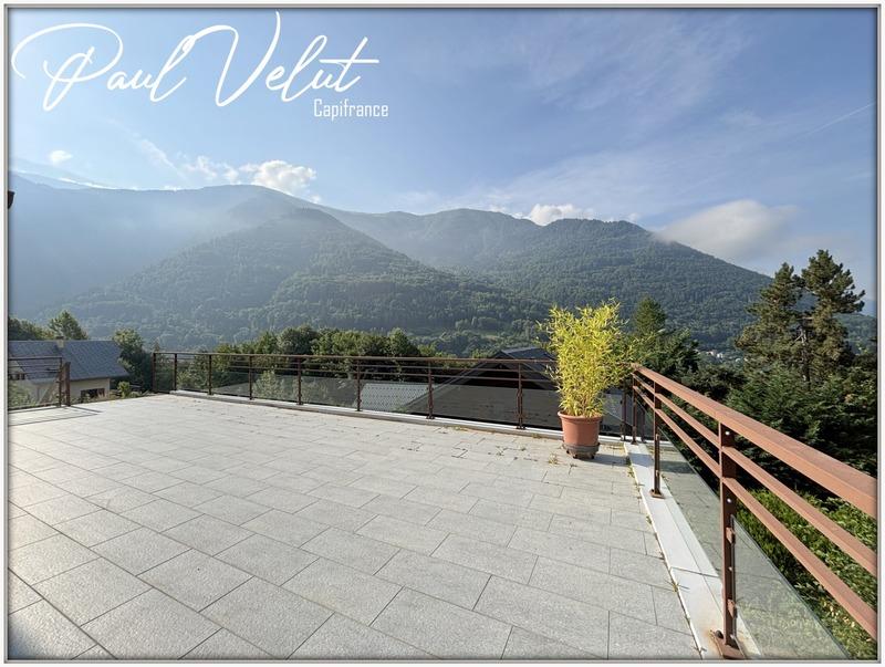 Maison - 235 m² - 9 pièces