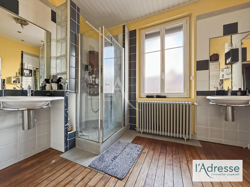 Maison - 189 m² - 8 pièces