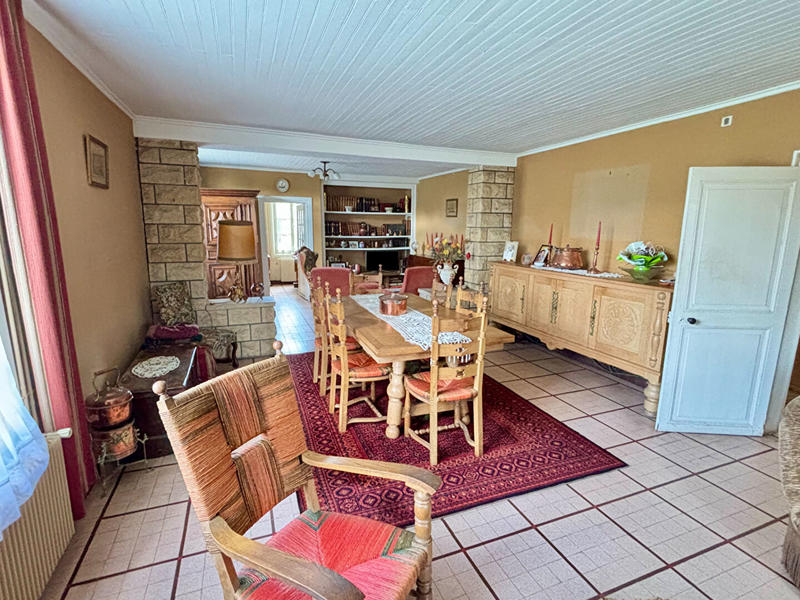 Maison - 246 m² - 9 pièces