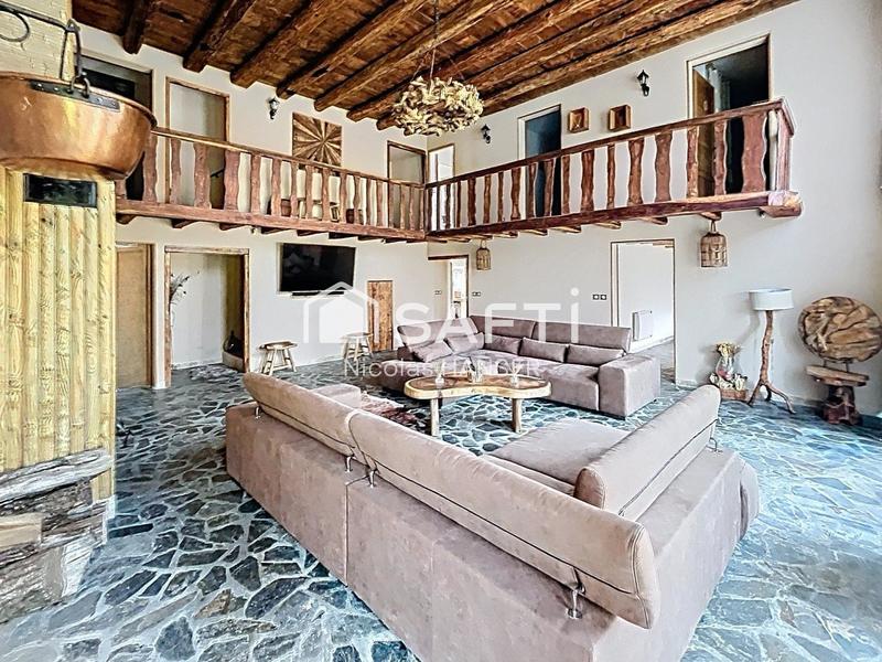 Maison - 717 m² - 21 pièces