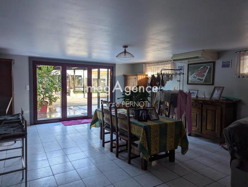 Maison traditionnelle - 175 m² - 6 pièces