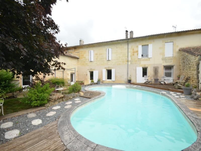 Maison en pierre - 252 m² - 11 pièces