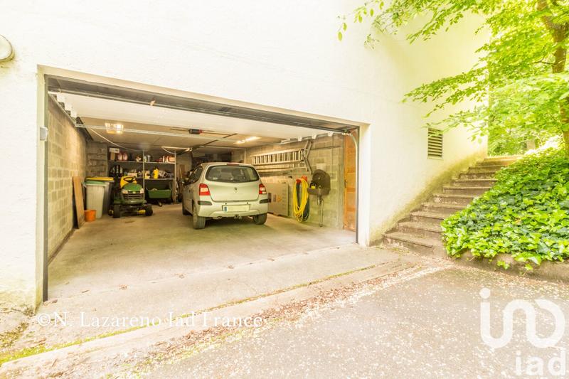 Maison - 233 m² - 9 pièces