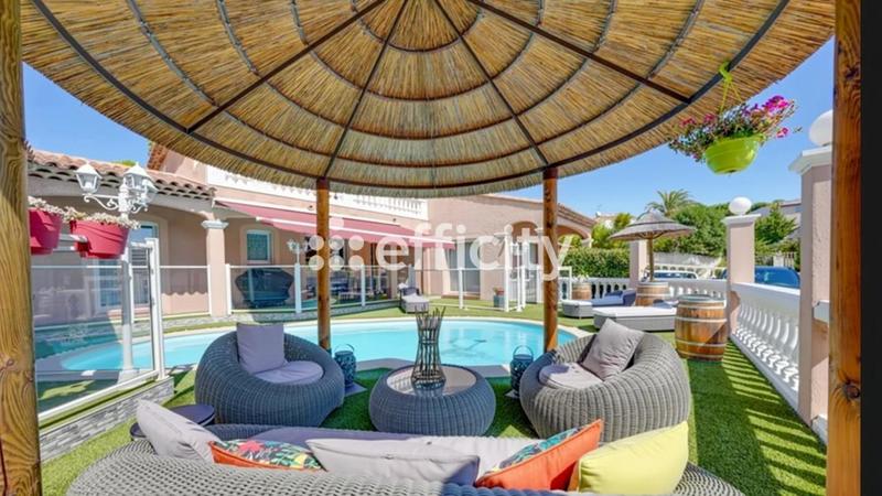 Maison - 278 m² - 9 pièces