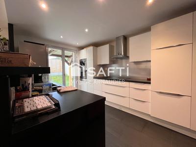 Maison - 143 m² - 8 pièces