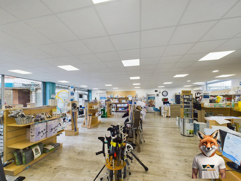 Local commercial - 393 m² - 4 pièces