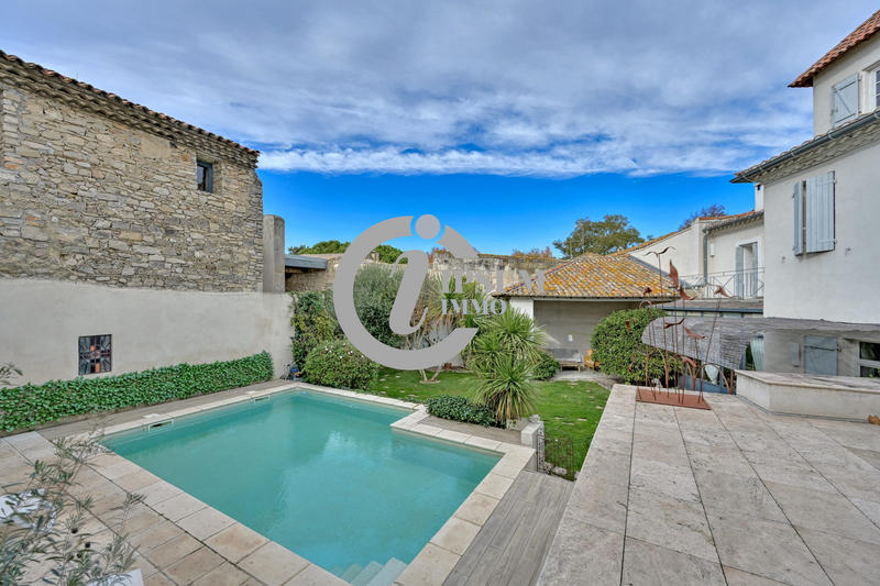 Maison - 303 m² - 6 pièces