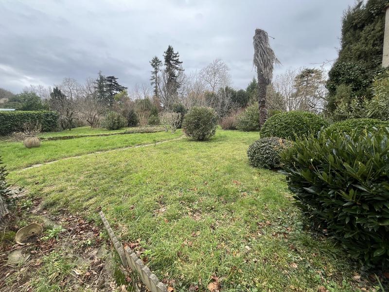 Maison traditionnelle - 300 m² - 8 pièces